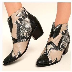 Amuse Society x Matisse Last Call Blush Black Snake Leather Ankle Boots Size 7.5